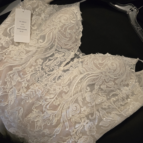 Wedding dress - Picture 4 of 4